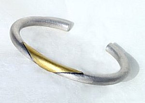 ... mit Dreieck aus Feingold