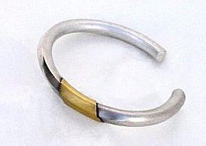 ... mit Streifen aus Feingold